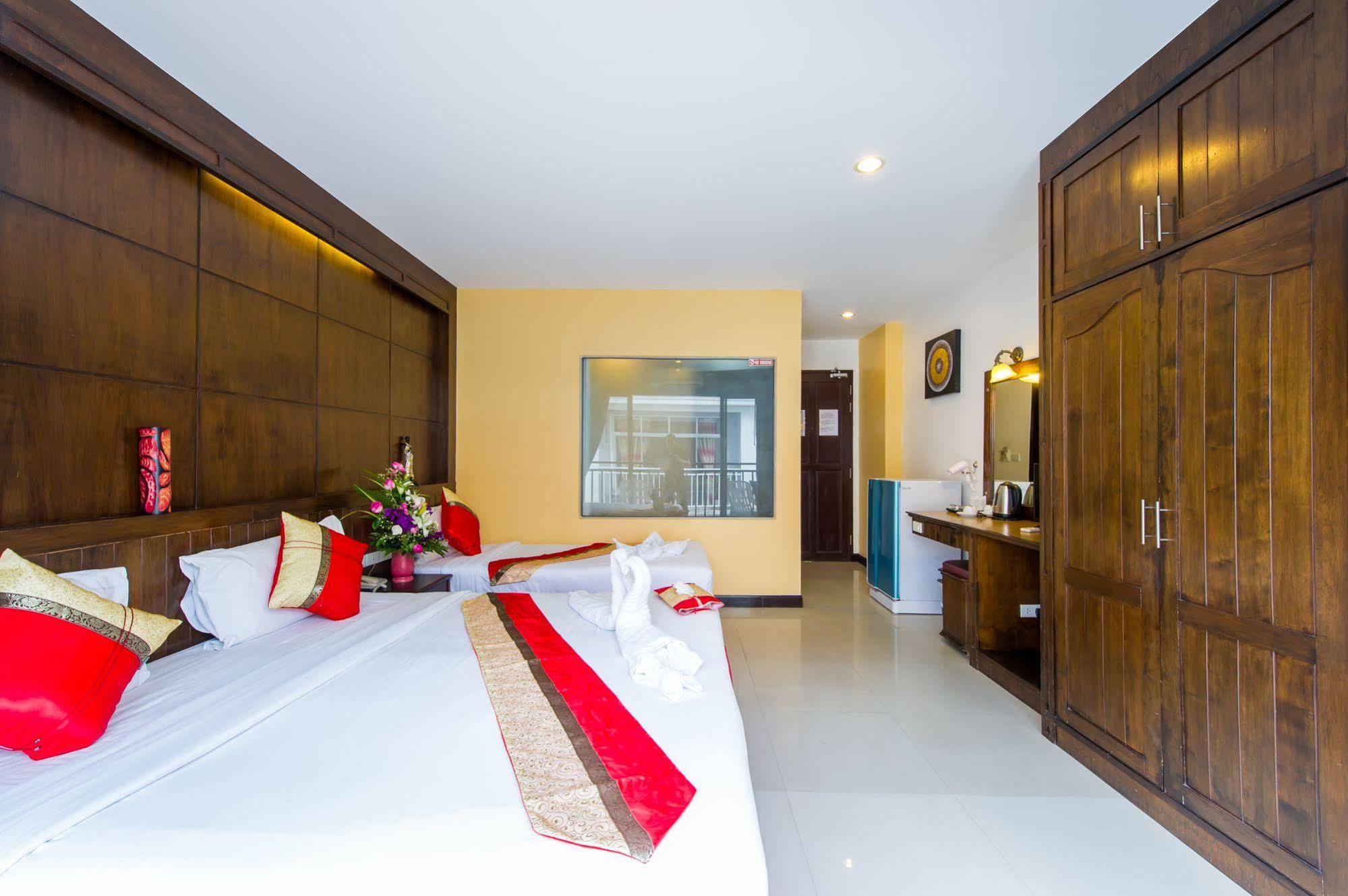 Thai Siam Patong Exterior photo