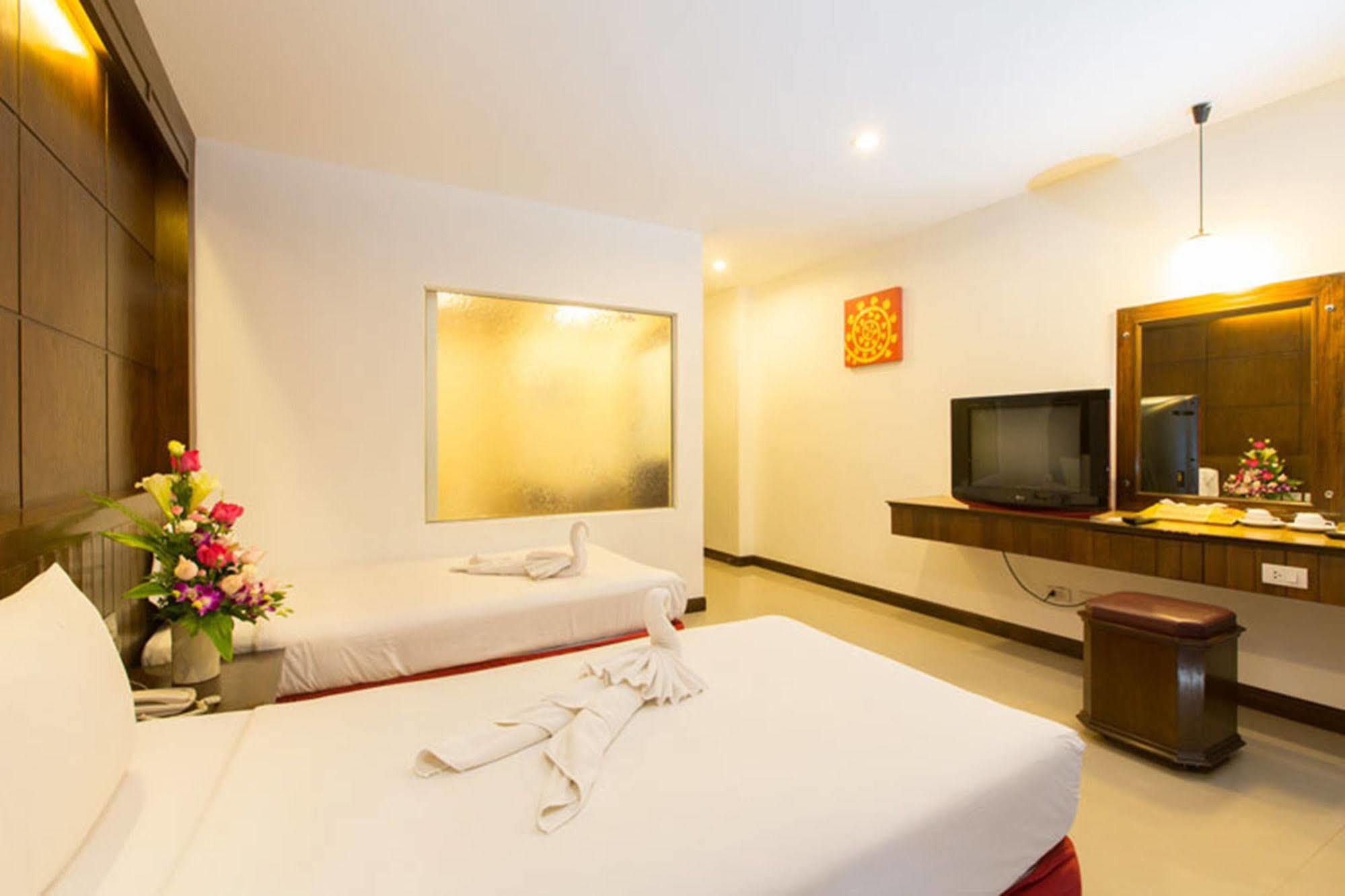 Thai Siam Patong Exterior photo