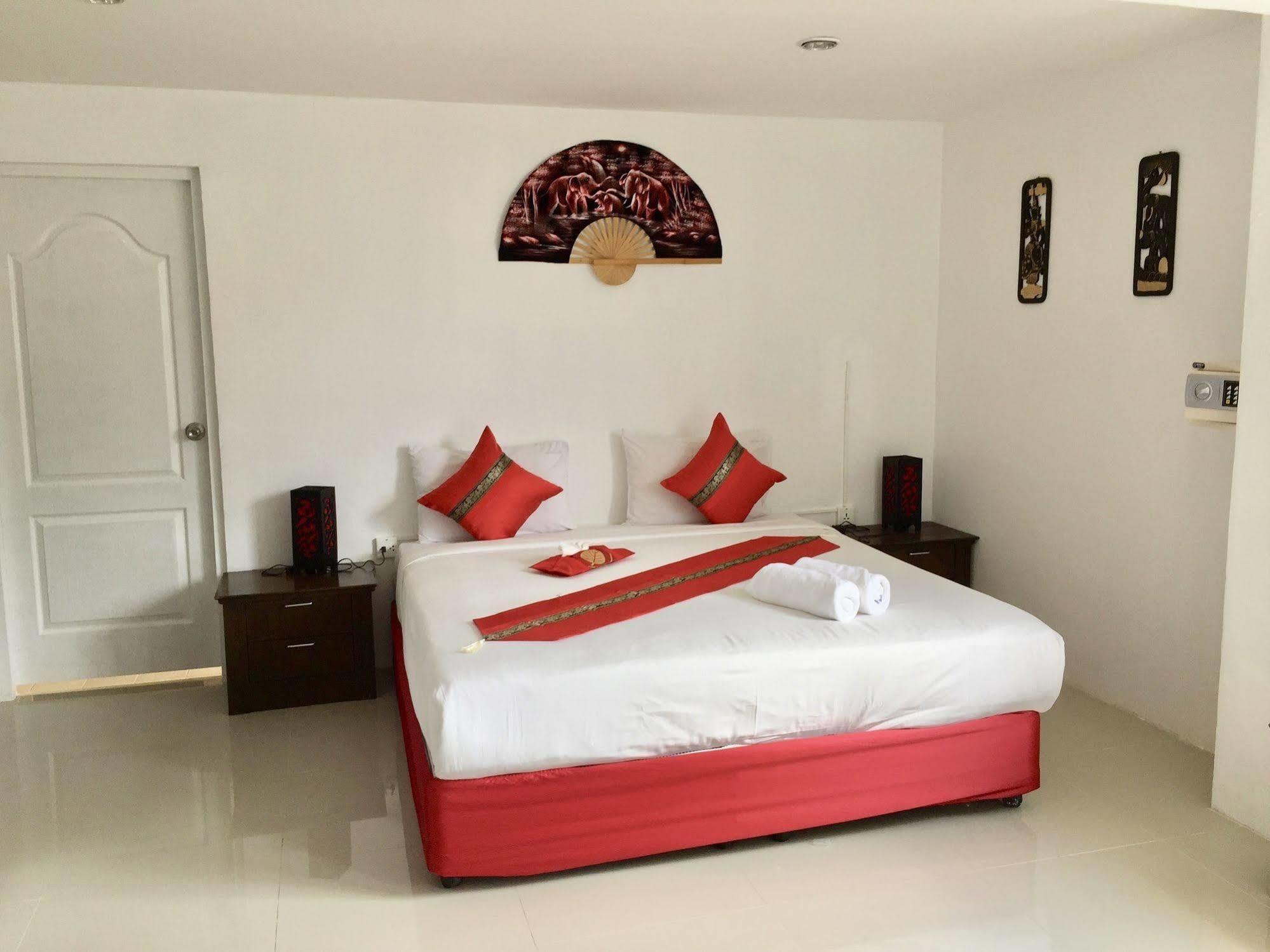 Thai Siam Patong Exterior photo